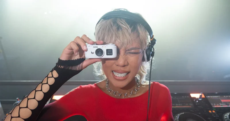 Fujifilm instax Pal 2: Kamera Mini Estetik Bergaya Retro, Layar Mungilnya Bikin Gen Z Klepek-Klepek!